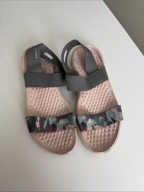 CROCS Women’s Pink Footbed Camo Strap Sandals